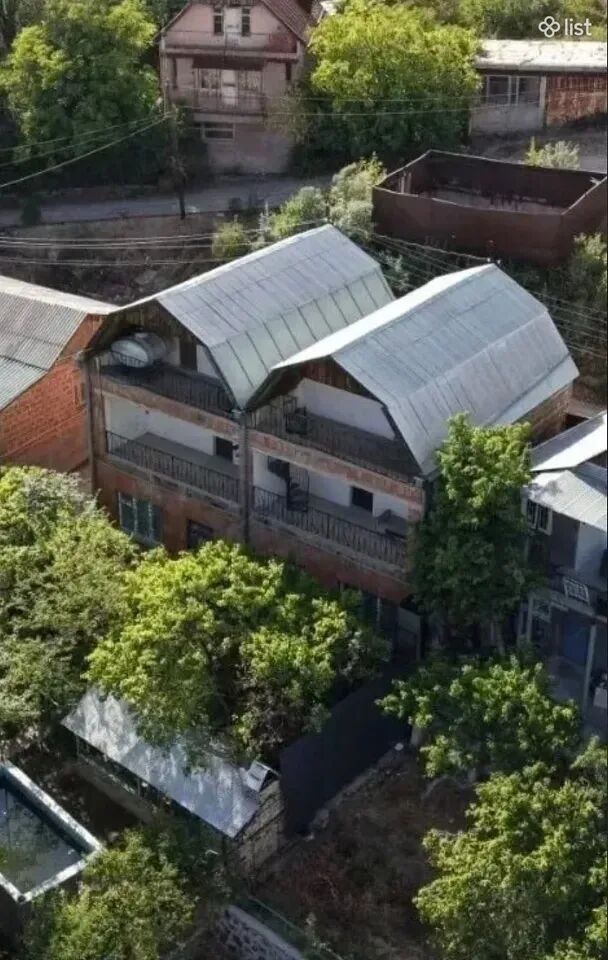 Three story stone country house, Արզական գյուղ in Arzakan, 317 sq.m., on a 1000 sq.m. land