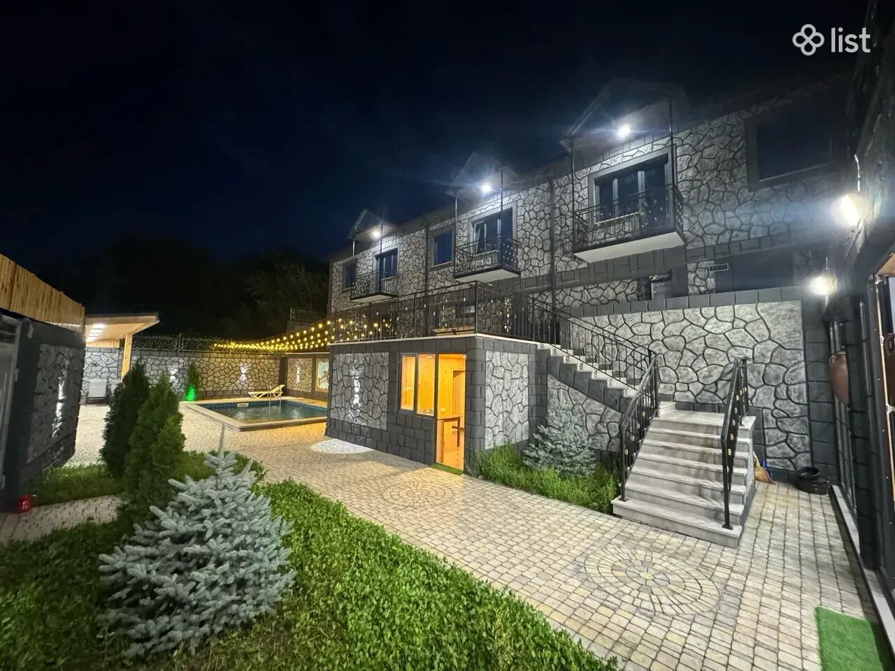 Guesthouse on Stepan Shahumyan Street in Charentsavan, 1,000 sq.m.