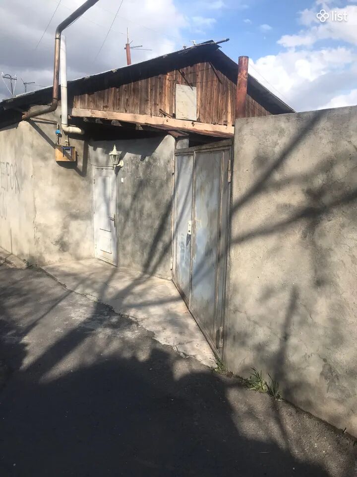 Երկու հարկանի քարե տուն Զաքարիա Քանաքեռցու փողոցում Քանաքեռ-Զեյթունում, 90 քմ, 460 քմ հողի վրա