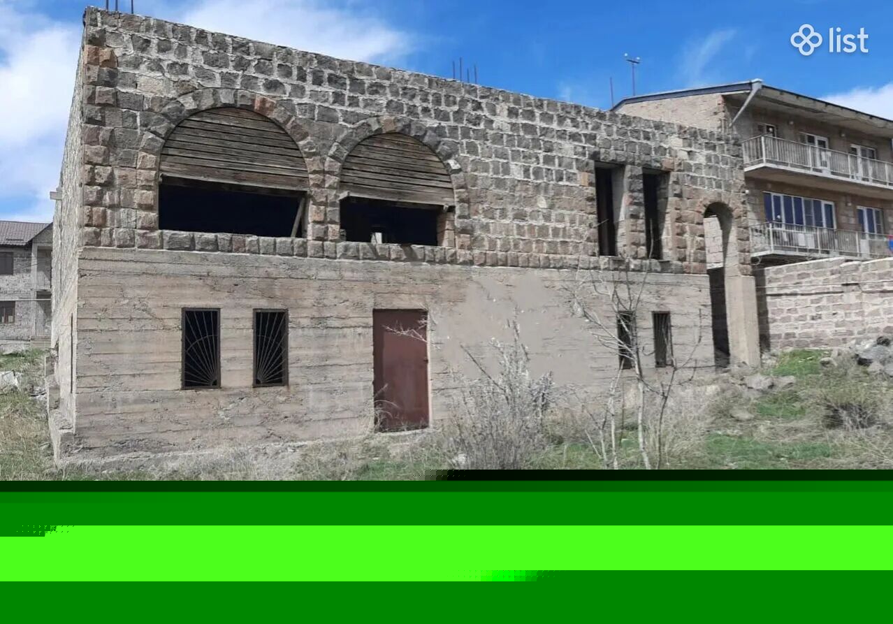 Երկու հարկանի տուն, 8-րդ միկրոշրջան Աբովյանում, 218 քմ, 550 քմ հողի վրա, 2 սանհանգույց