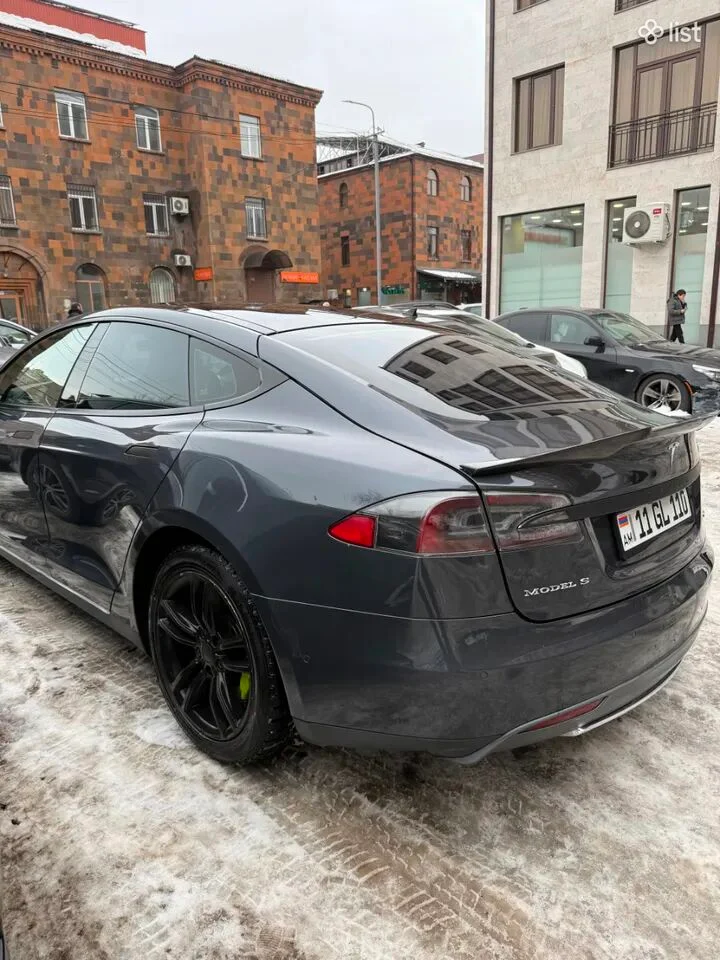 Tesla Model S հետչբեք, էլեկտրական, 2015 թ.