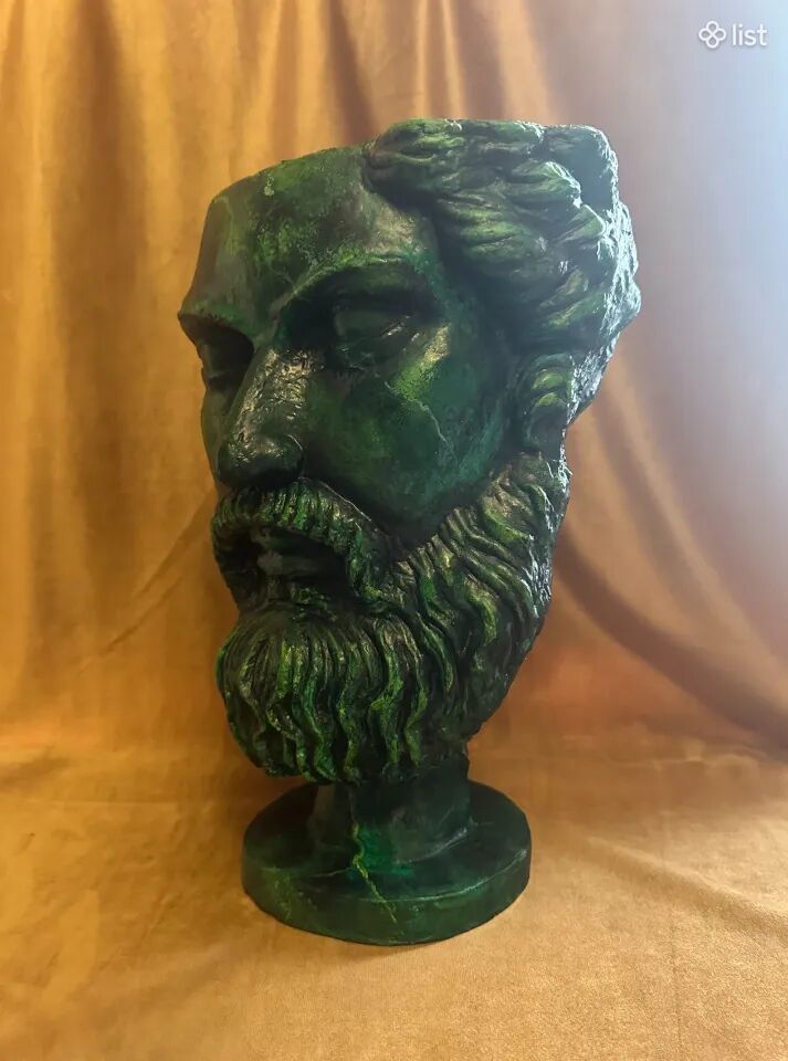 Mesrop Mashdots sculpture