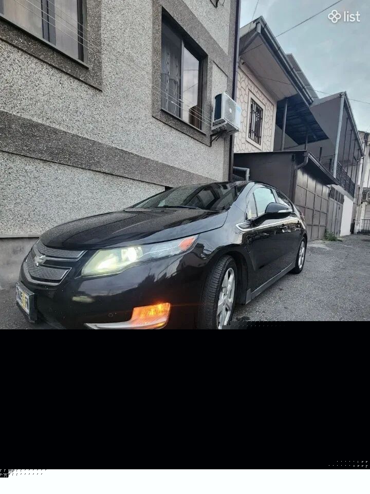 2013 Chevrolet Volt hatchback, 1.4L, hybrid