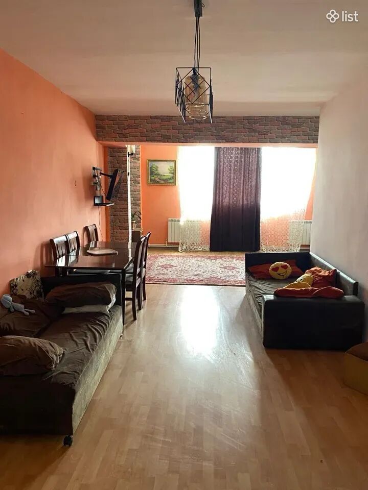 3 room apartment on Hovsepyan Street in Dilijan, 88 sq.m., high ceilings, stone building