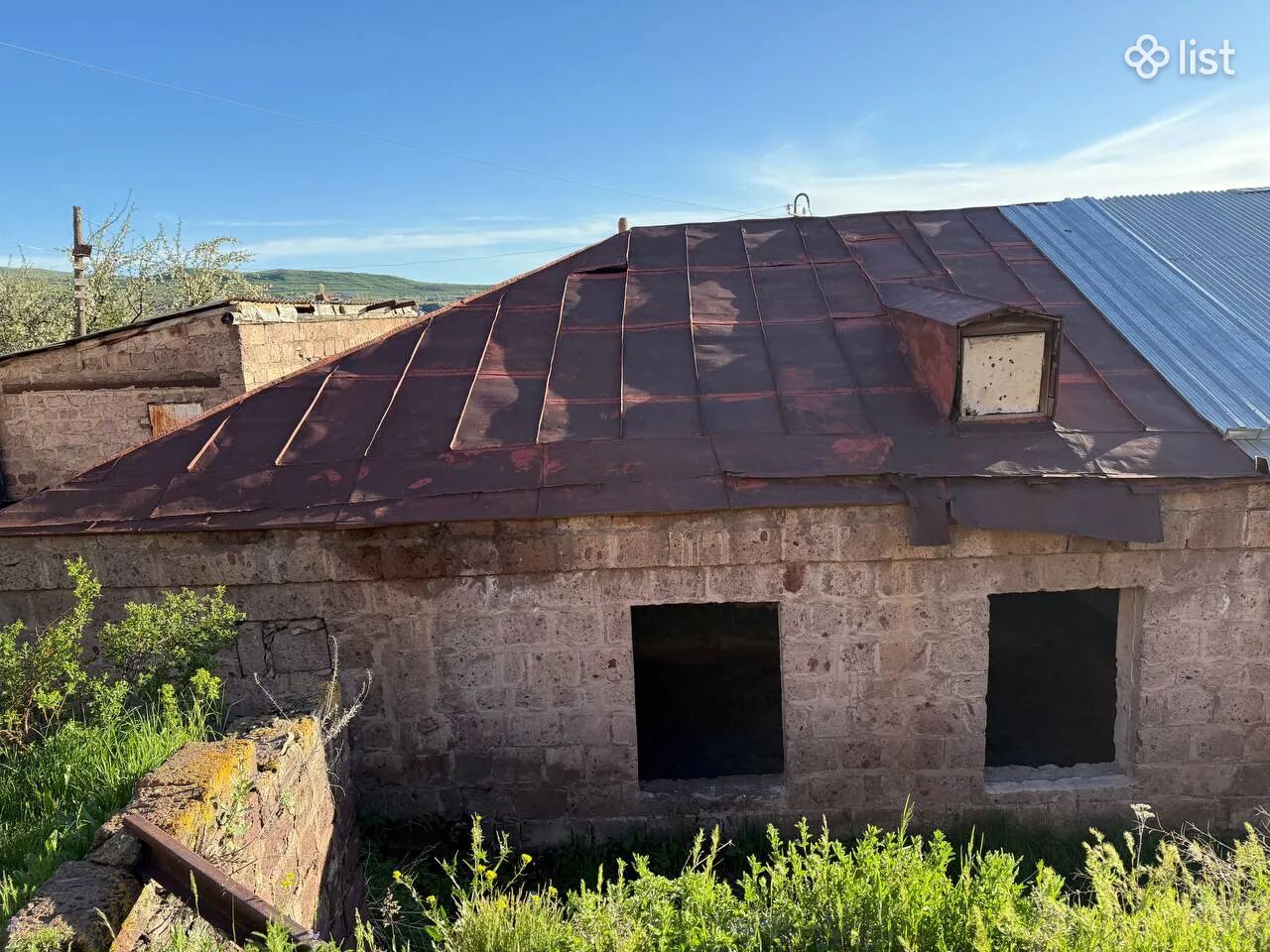 Մեկ հարկանի քարե տուն Արթիկում, 87 քմ, 350 քմ հողի վրա