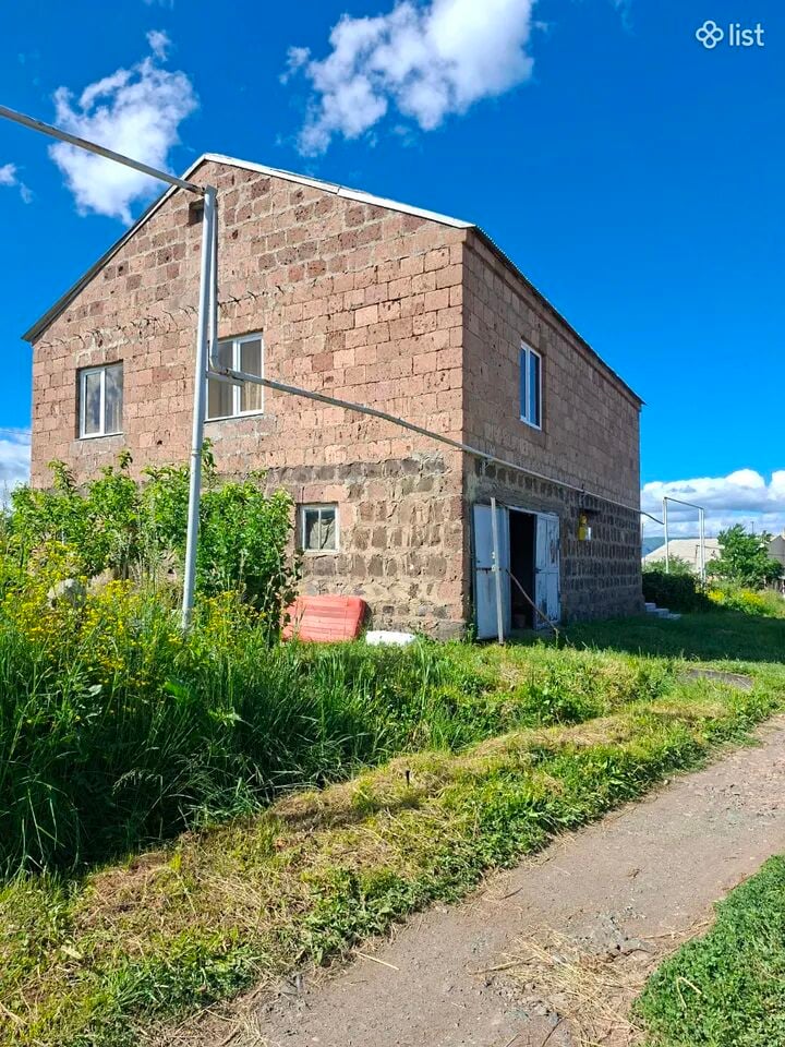 Two story stone house, Արագածյան փողոց in Aragats, 200 sq.m., on a 1000 sq.m. land