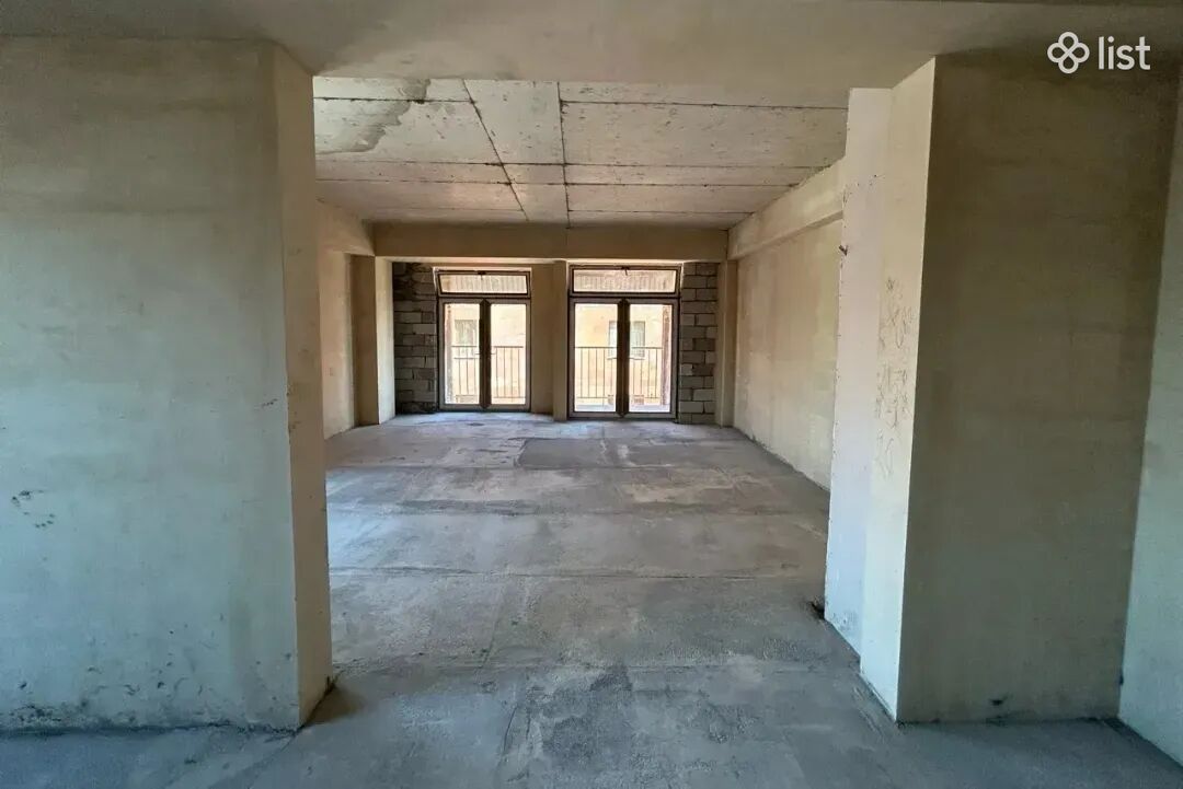 3 սենյականոց բնակարան նորակառույց շենքում Տերյան փողոցում կենտրոնում, 110 քմ, նախավերջին հարկ