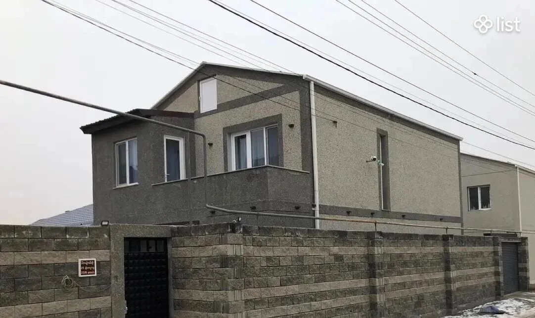 Երկու հարկանի քարե տուն 25-րդ փողոցում Դավթաշենում, 150 քմ, 250 քմ հողի վրա, 2 սանհանգույց
