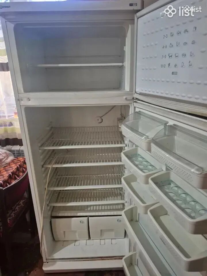 Սառնարան շատ լավ աշխատող