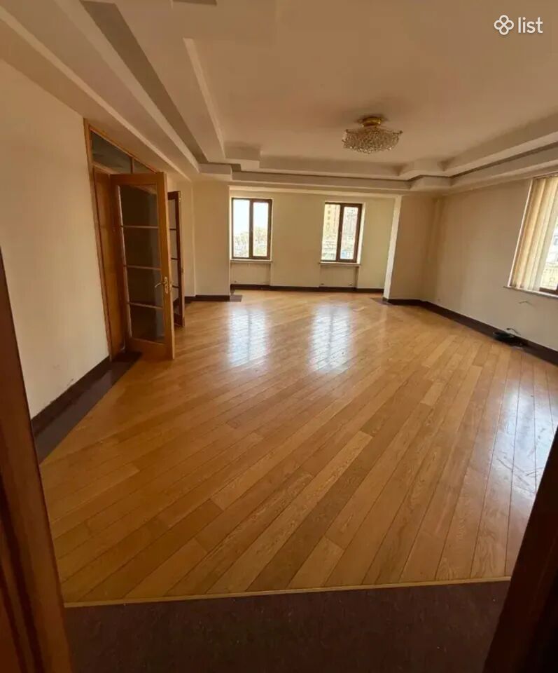 Ընդարձակ 5 սենյականոց բնակարան նորակառույց շենքում Լեռ Կամսարի փողոցում Արաբկիրում, 253 քմ, 7/9 հարկ