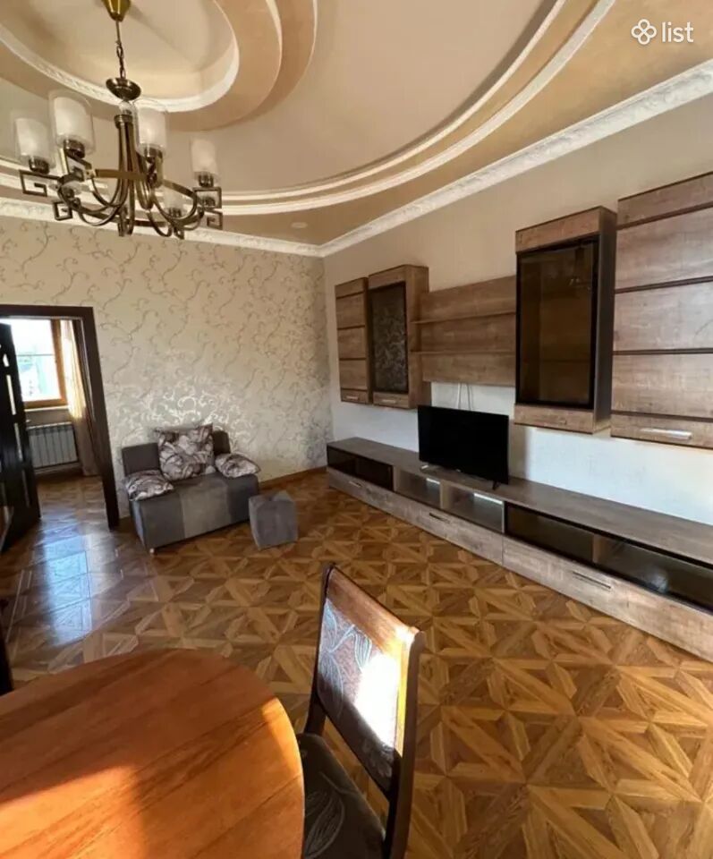 3 սենյականոց բնակարան Կիևյան փողոցում Արաբկիրում, 78 քմ, 3/5 հարկ, բարձր առաստաղներ, քարե շենք