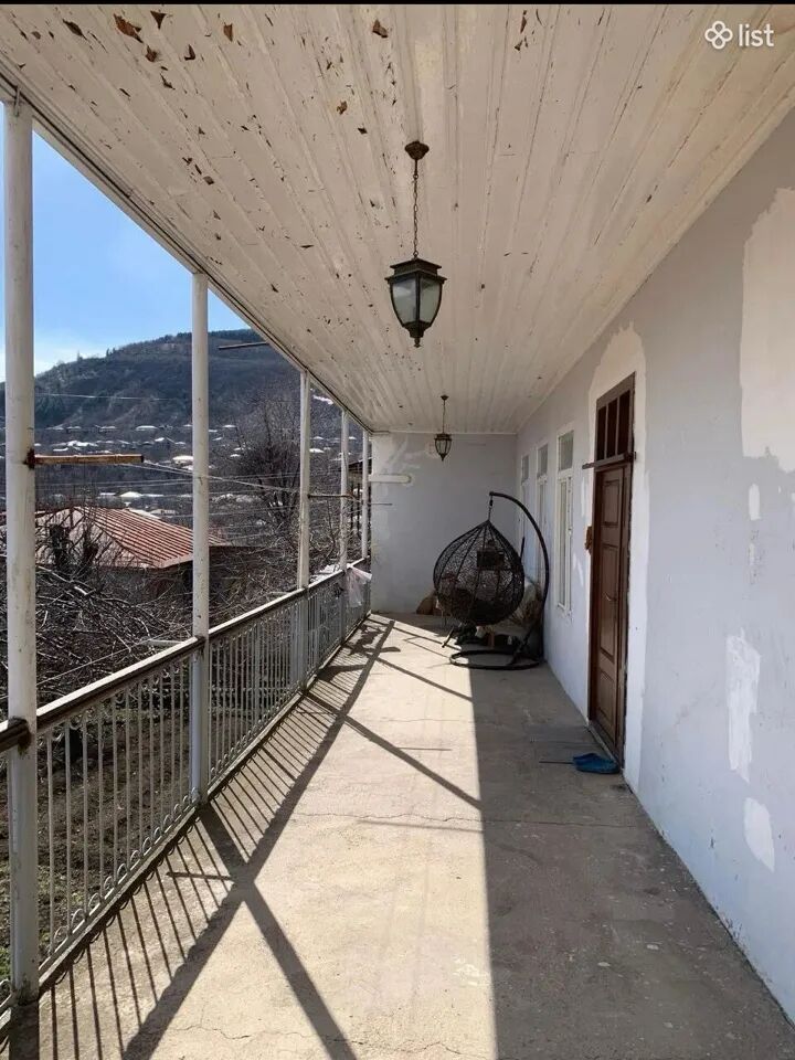 Երկու հարկանի քարե տուն Գորիսում, 200 քմ, 1200 քմ հողի վրա, 2 սանհանգույց