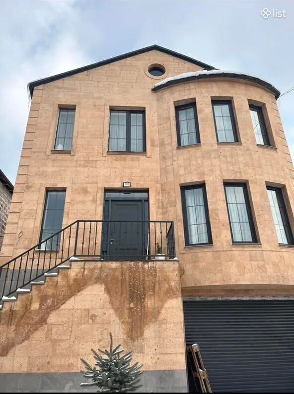Երկու հարկանի տուն, Petros Duryan Street Ավանում, 260 քմ, 500 քմ հողի վրա, 2 սանհանգույց