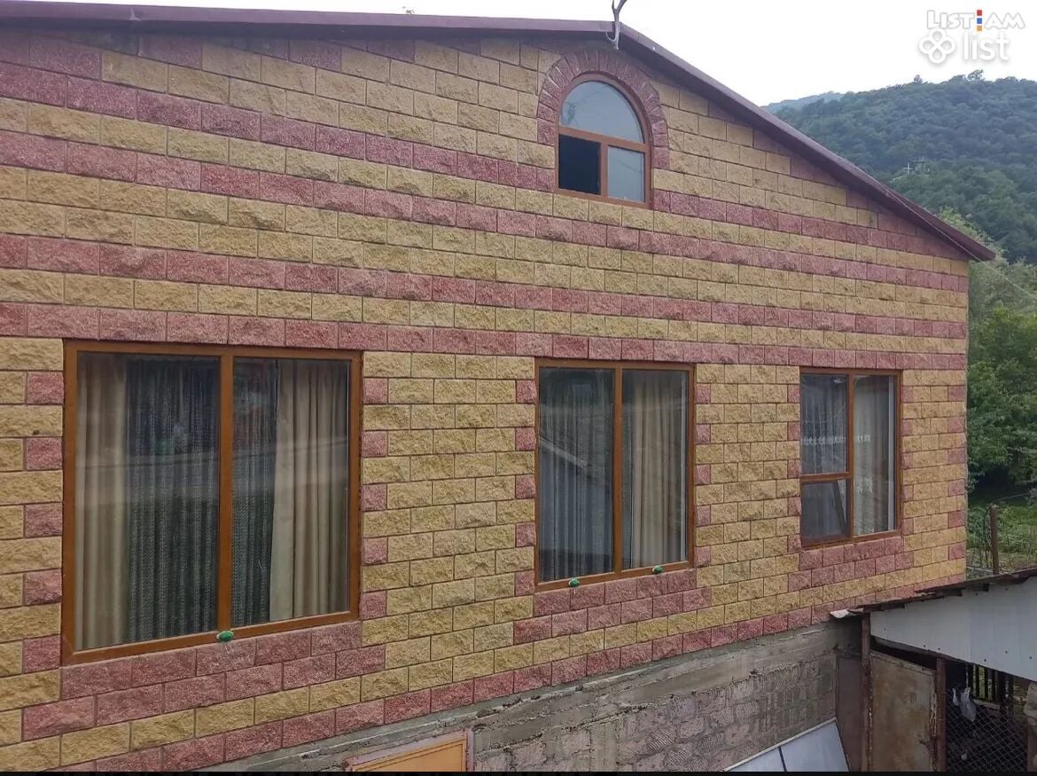 Երկու հարկանի քարե ամառանոց 1-րդ փողոցում Հաղարծինում, 200 քմ, 110 քմ հողի վրա