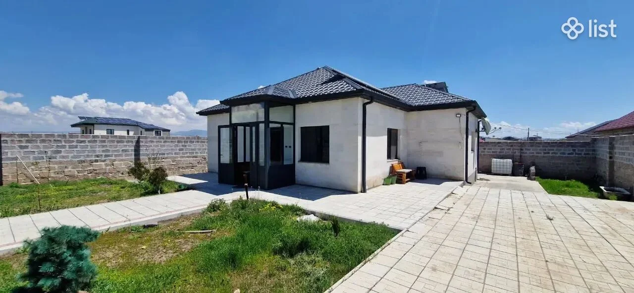 Single story stone house in Yeghvard, 90 sq.m., on a 543 sq.m. land, 2 bathrooms