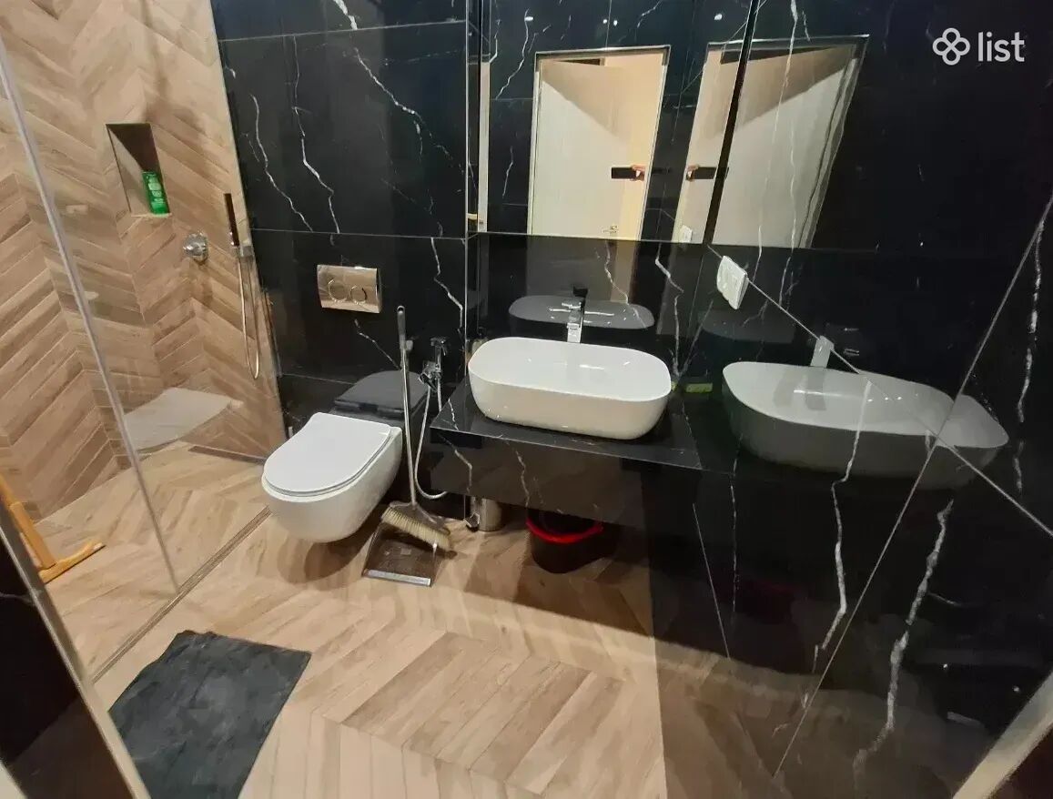 3 room apartment in a new building on Pavstos Buzand Street in the center, 135 sq.m., 12/22 floor