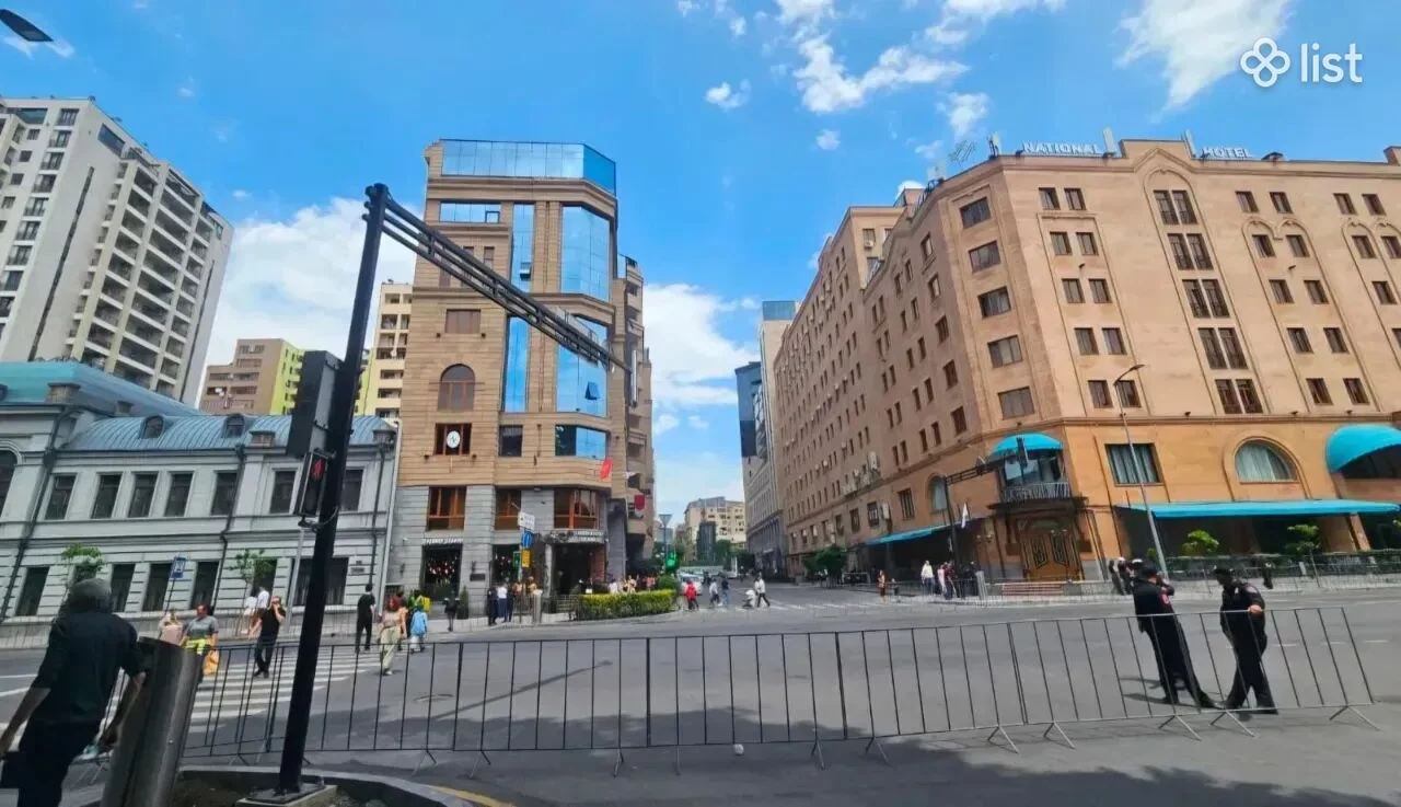 1 room apartment on Zaqyan Street in the center, 40 sq.m., 3/6 floor, stone building