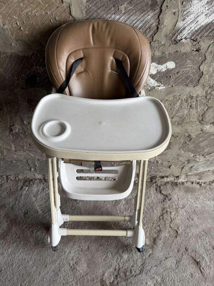 Կերակրման աթոռակ