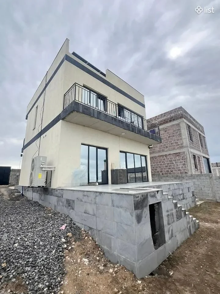 Двухэтажный каменный дом в Прошяне, 170 кв.м., на участке 300 кв.м., 3+ ванные