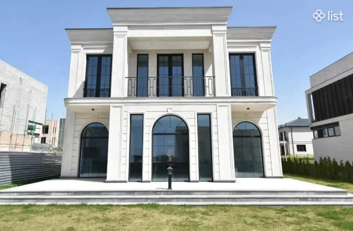 Երկու հարկանի տուն Հովհաննես Երզնկացու փողոցում Աջափնյակում, 400 քմ, 630 քմ հողի վրա, 3+ սանհանգույց
