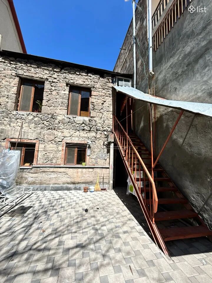 Two story stone house on Armen Gulakyan Street in Arabkir, 260 sq.m., on a 250 sq.m. land