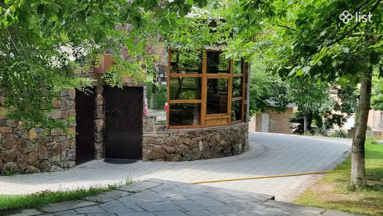 Retail Space on Marshal Babajanyan Street in Avan, 60 sq.m.