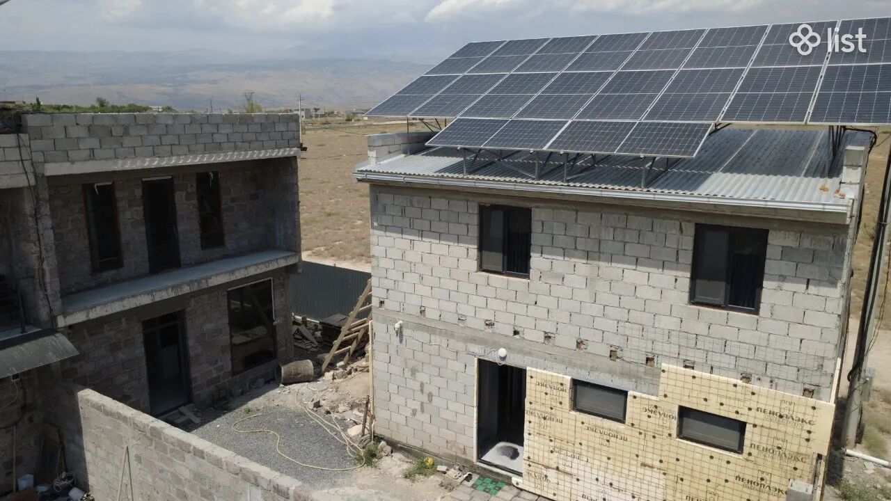 Երկու հարկանի քարե տուն Աշտարակում, 166 քմ, 300 քմ հողի վրա, 2 սանհանգույց