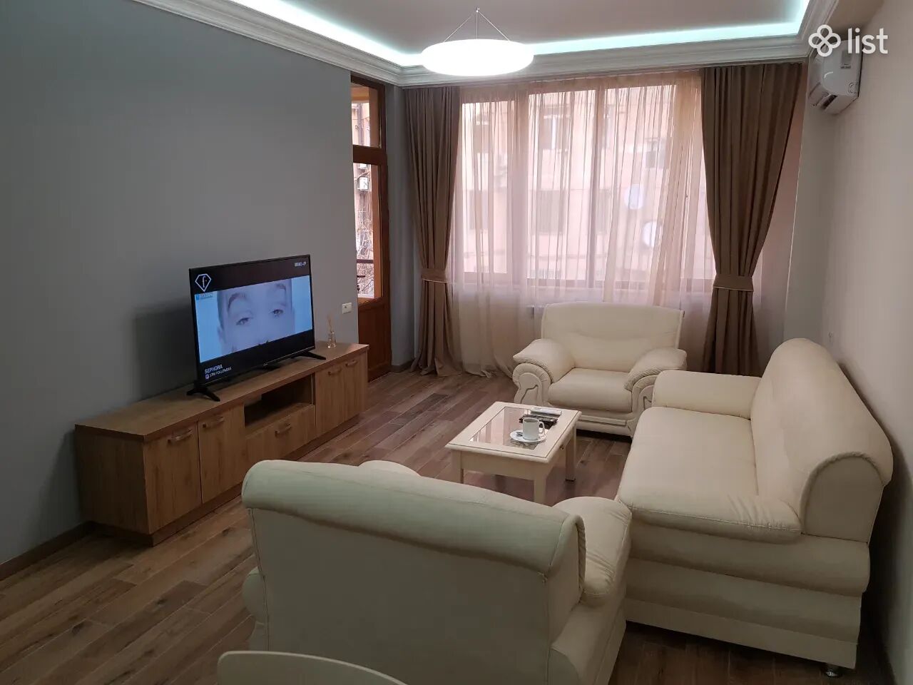 2 room apartment in a new building on Teryan Street in the center, 70 sq.m., second to last floor