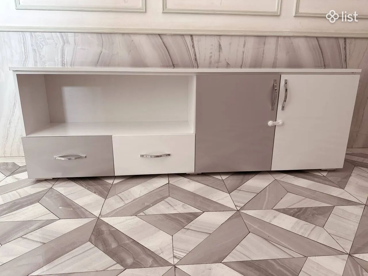 Հեռուստացույցի տակդիր