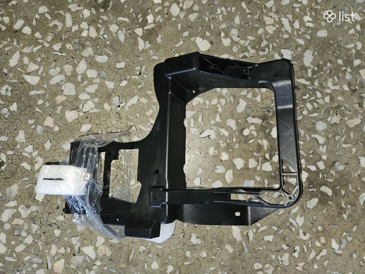 Jeep Cherokee KL Դիմաց ձախ ֆառի ամրակ