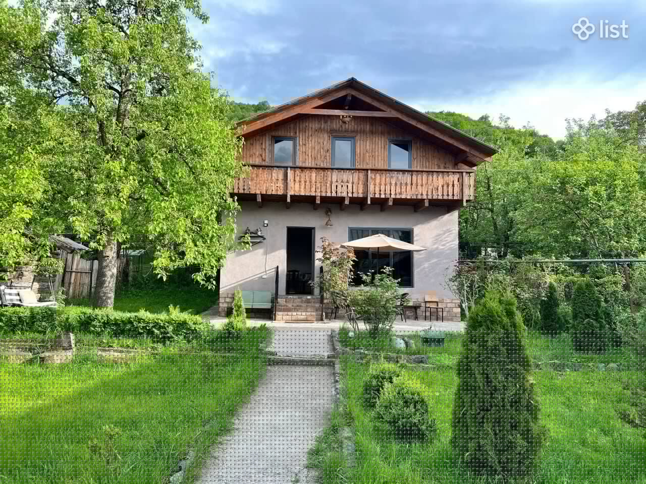 Երկու հարկանի քարե ամառանոց Օրջոնիկիձե փողոցի 4-րդ նրբանցքում Դիլիջանում, 120 քմ, 500 քմ հողի վրա