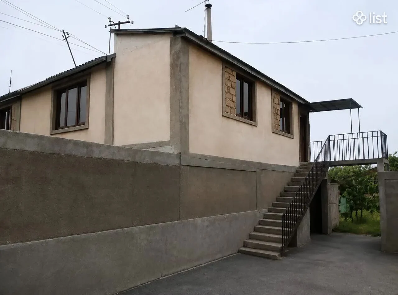 Մեկ հարկանի քարե տուն 11-րդ փողոցի 3-րդ նրբանցքում Մրգաշենում, 105 քմ, 650 քմ հողի վրա