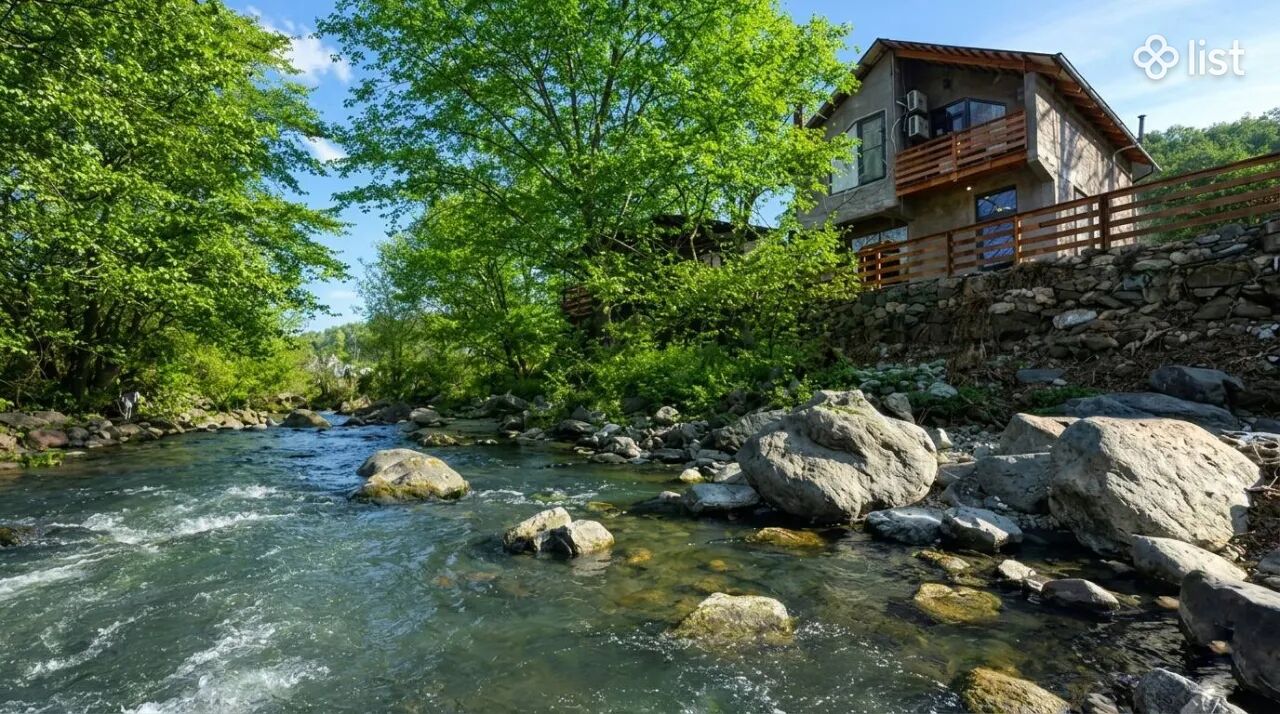 Երկու հարկանի քարե ամառանոց Սայաթ-Նովայի փողոցում Դիլիջանում, 120 քմ, 600 քմ հողի վրա, 2 սանհանգույց