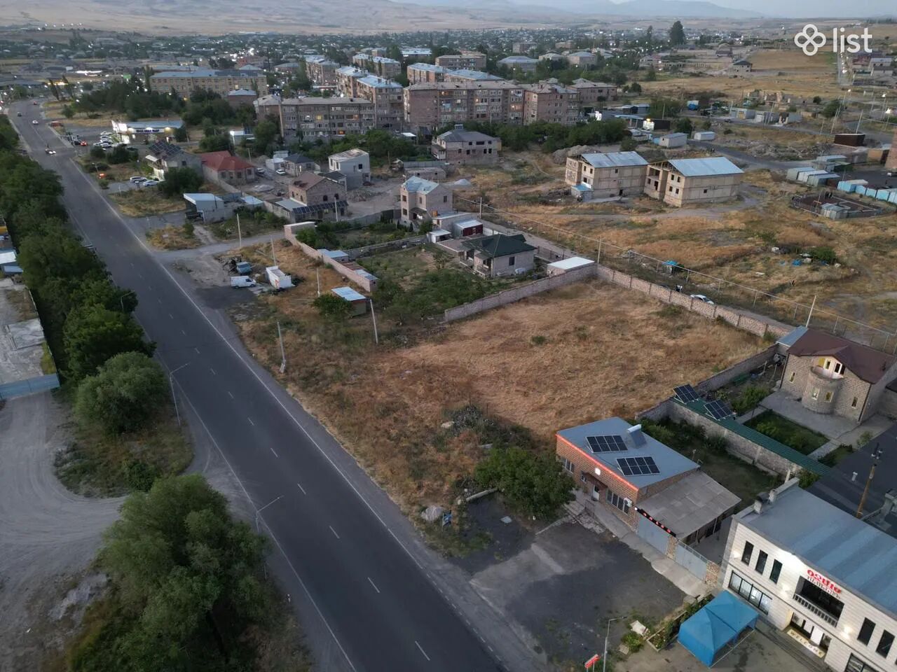 Հողատարածք բնակելի շինությունների համար Երևանյան փողոցում Եղվարդում, 2,000 քմ