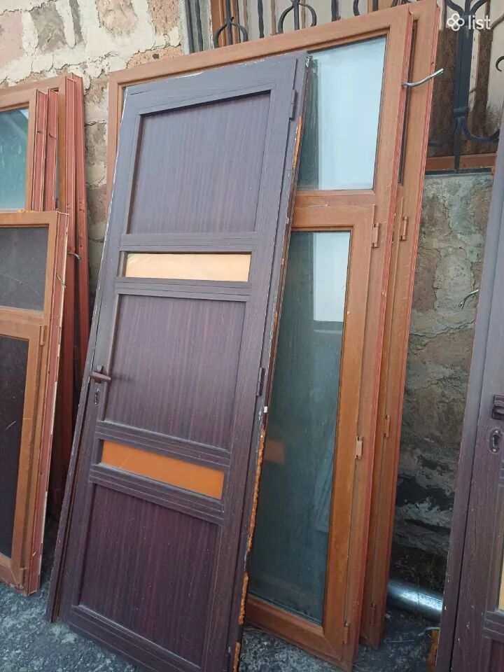 Եվռո դռներ շատ լավ վիճակում 220 * 85սմ