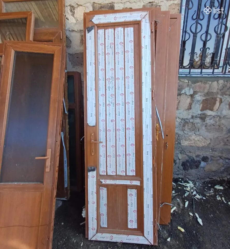 Եվռո դուռ նորի նման 237 * 74սմ
