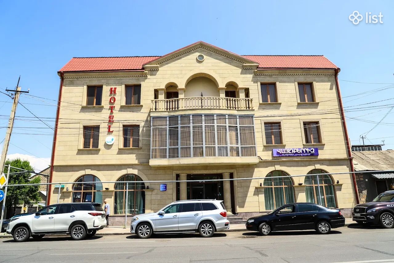 Hotel on Sasuntsi Davit Street in Erebuni, 1,000 sq.m.