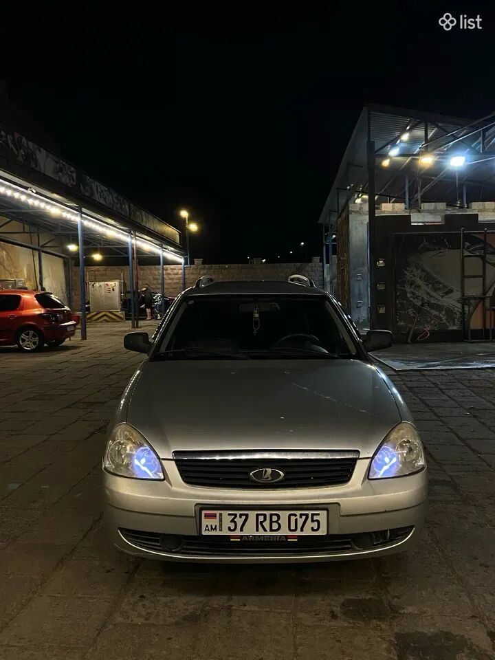 VAZ (Lada) Priora ունիվերսալ, 1.6 լ, 2010 թ., գազ, արծաթագույն