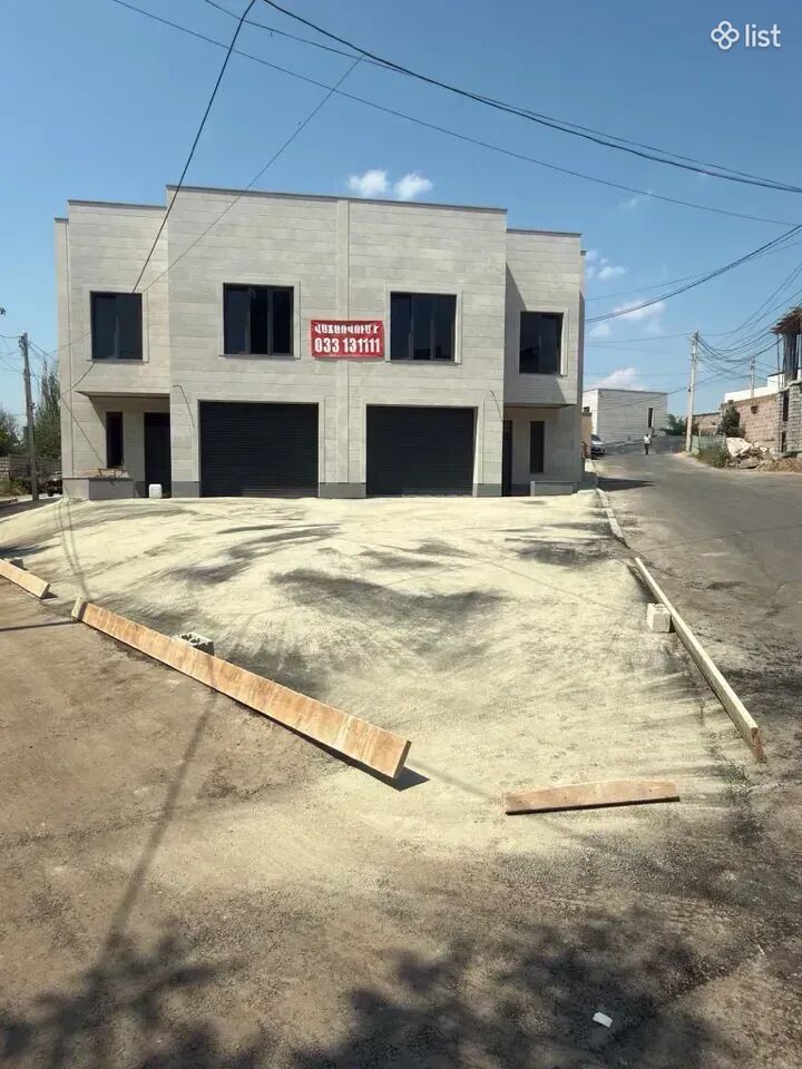 Two story townhouse on Artashes Shahinyan Street 1st Lane in Avan, 205 sq.m., on a 80 sq.m. land