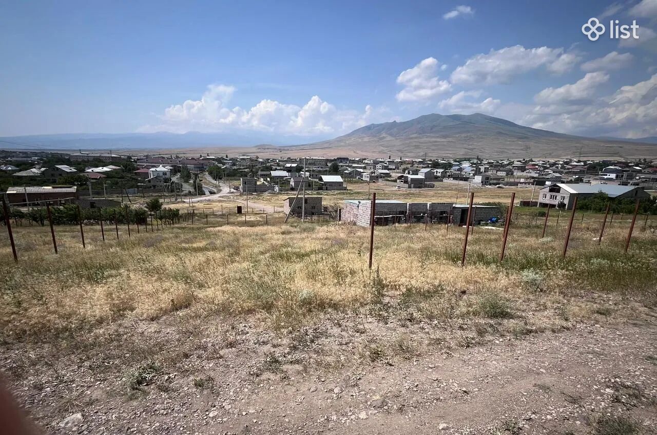 Հողատարածք բնակելի շինությունների համար Շիրազի 7-րդ փողոցում Եղվարդում, 805 քմ