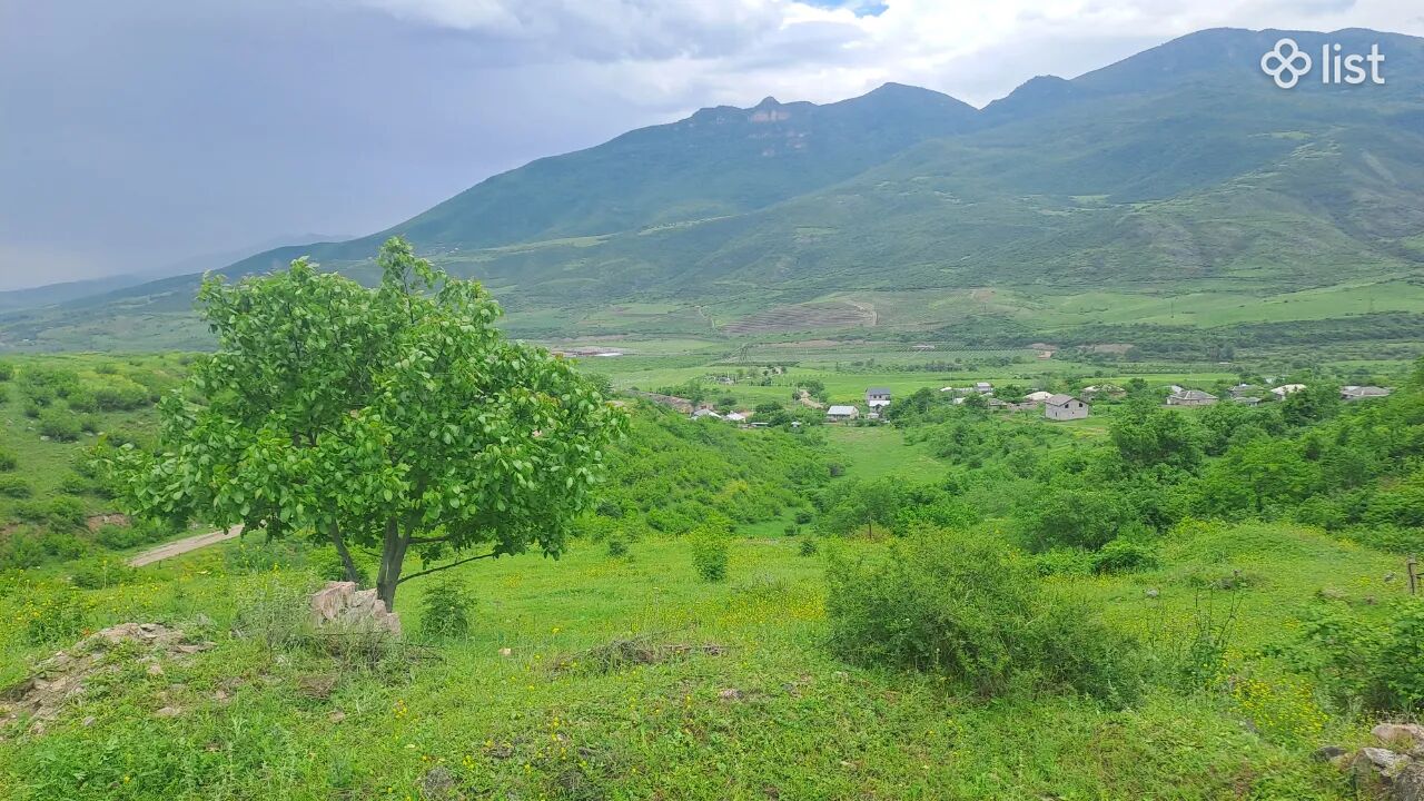 Հողատարածք բնակելի շինությունների համար 3-րդ փողոցում Ակնաղբյուրում, 1,060 քմ