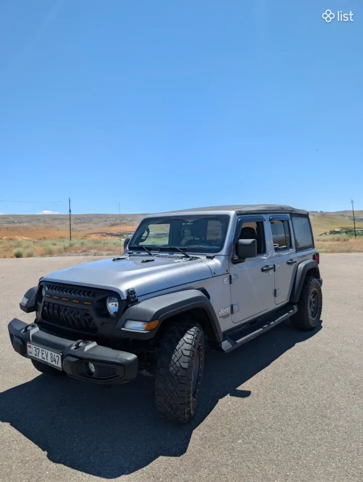 2020 Jeep Wrangler, 2.0L, all wheel drive, gray