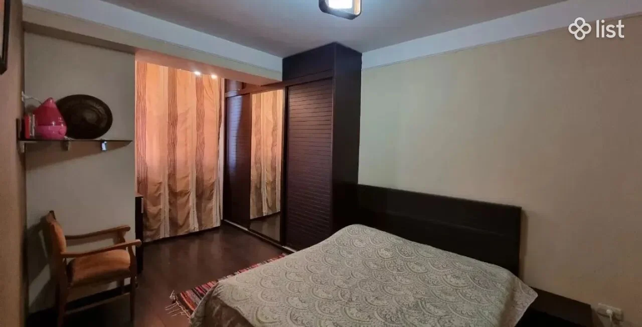 3 սենյականոց բնակարան Քաջազնունի փողոցում կենտրոնում, 96 քմ, նախավերջին հարկ, քարե շենք