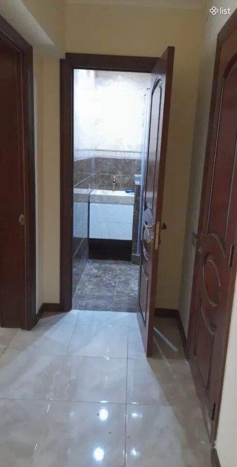 2 սենյականոց բնակարան Մխիթար Հերացի փողոցում կենտրոնում, 72 քմ, 2/7 հարկ, 2 սանհանգույց, քարե շենք
