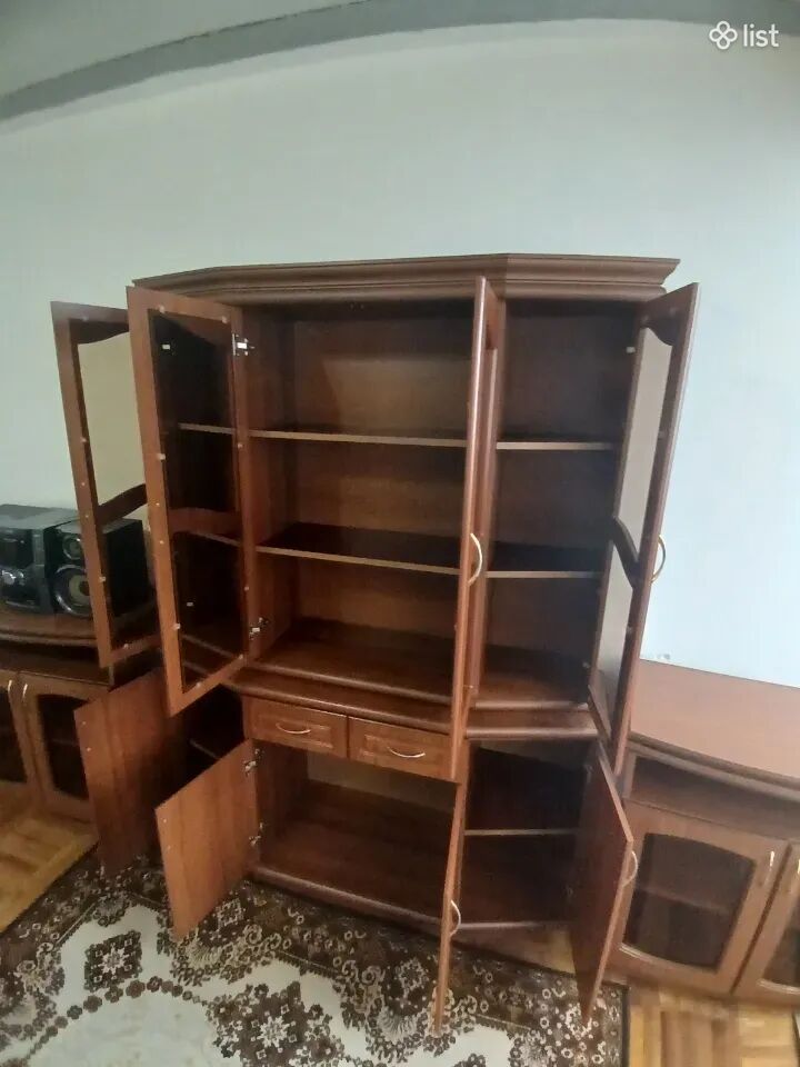 Սերվանդ և երկու դարակ
