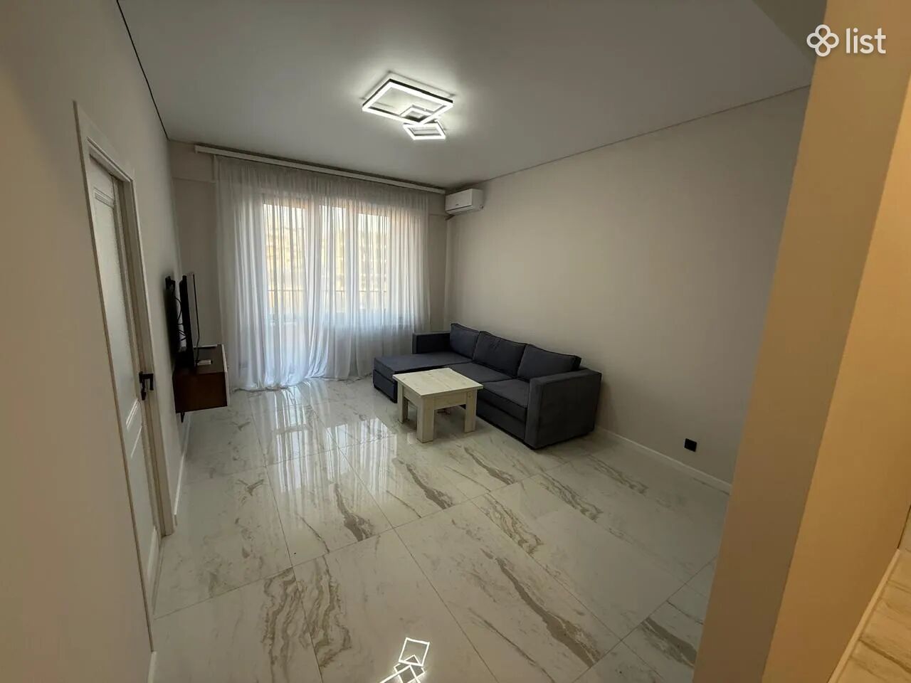 2 room apartment in a new building on Verin Antarayin Street in the center, 72 sq.m., 3/11 floor