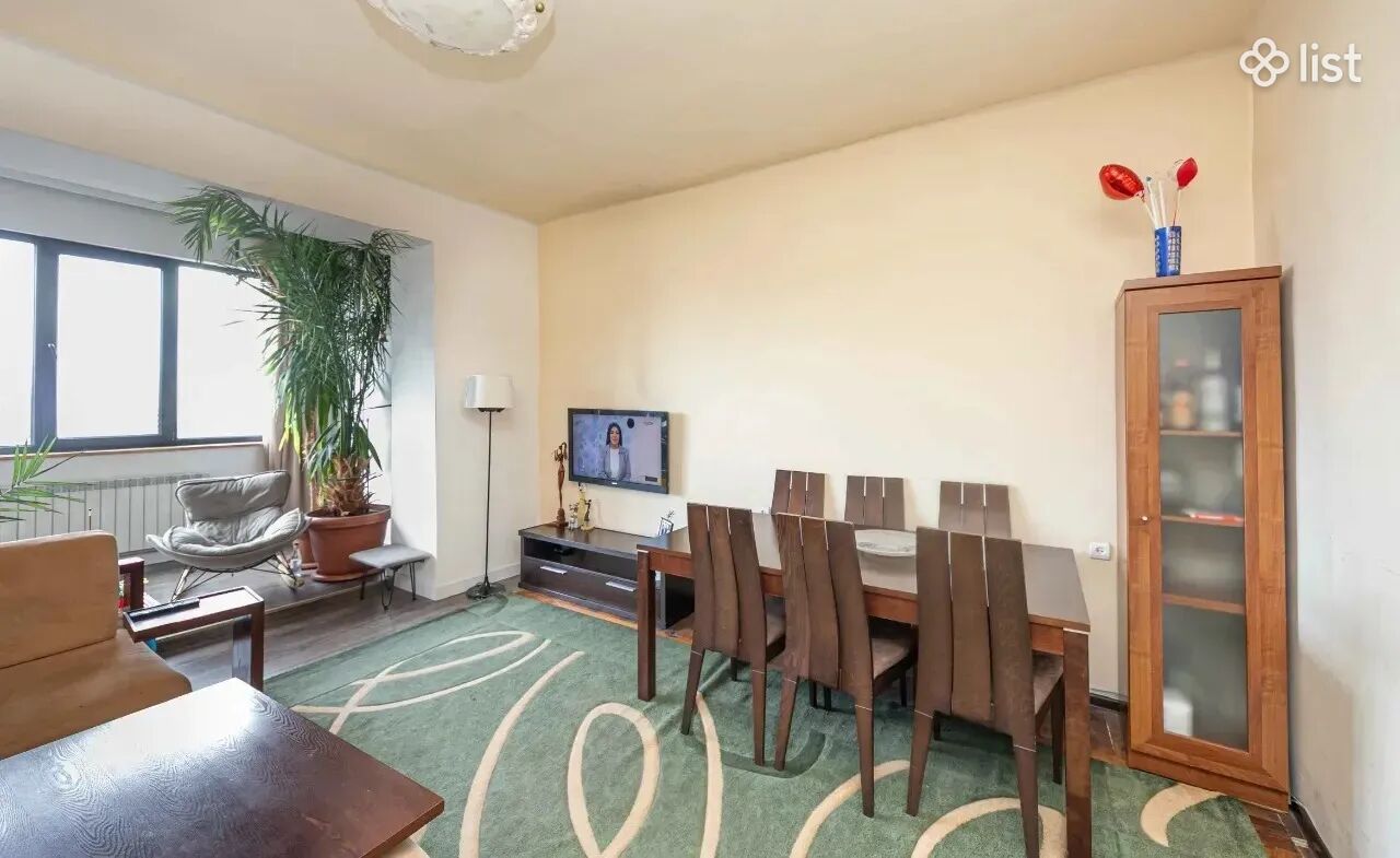 4 room apartment on Komitas Avenue in Arabkir, 92 sq.m., 2 bathrooms, high ceilings, stone building