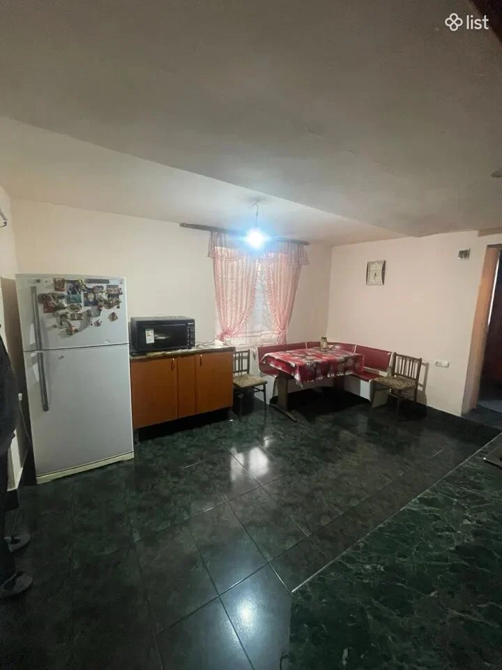Մեկ հարկանի քարե տուն Զաքարիա Քանաքեռցու փողոցում Քանաքեռ-Զեյթունում, 114 քմ, 50 քմ հողի վրա