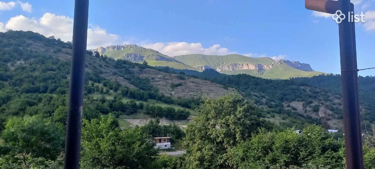 Երկու հարկանի քարե տուն Դիլիջանում, 444 քմ, 1600 քմ հողի վրա, 3+ սանհանգույց
