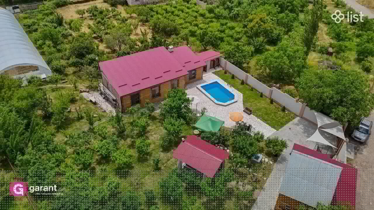 Երկու հարկանի ամառանոց 4-րդ շրջանի փողոցում Գառնիում, 140 քմ, 1200 քմ հողի վրա, 3+ սանհանգույց